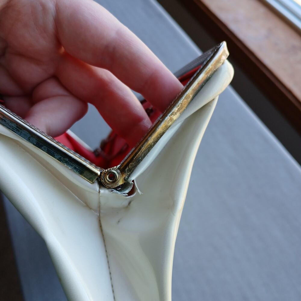 Cream Clutch Purse Bag Vintage 1960s 12"x5"x1" snap closure vinyl red interior - Picture 7 of 16